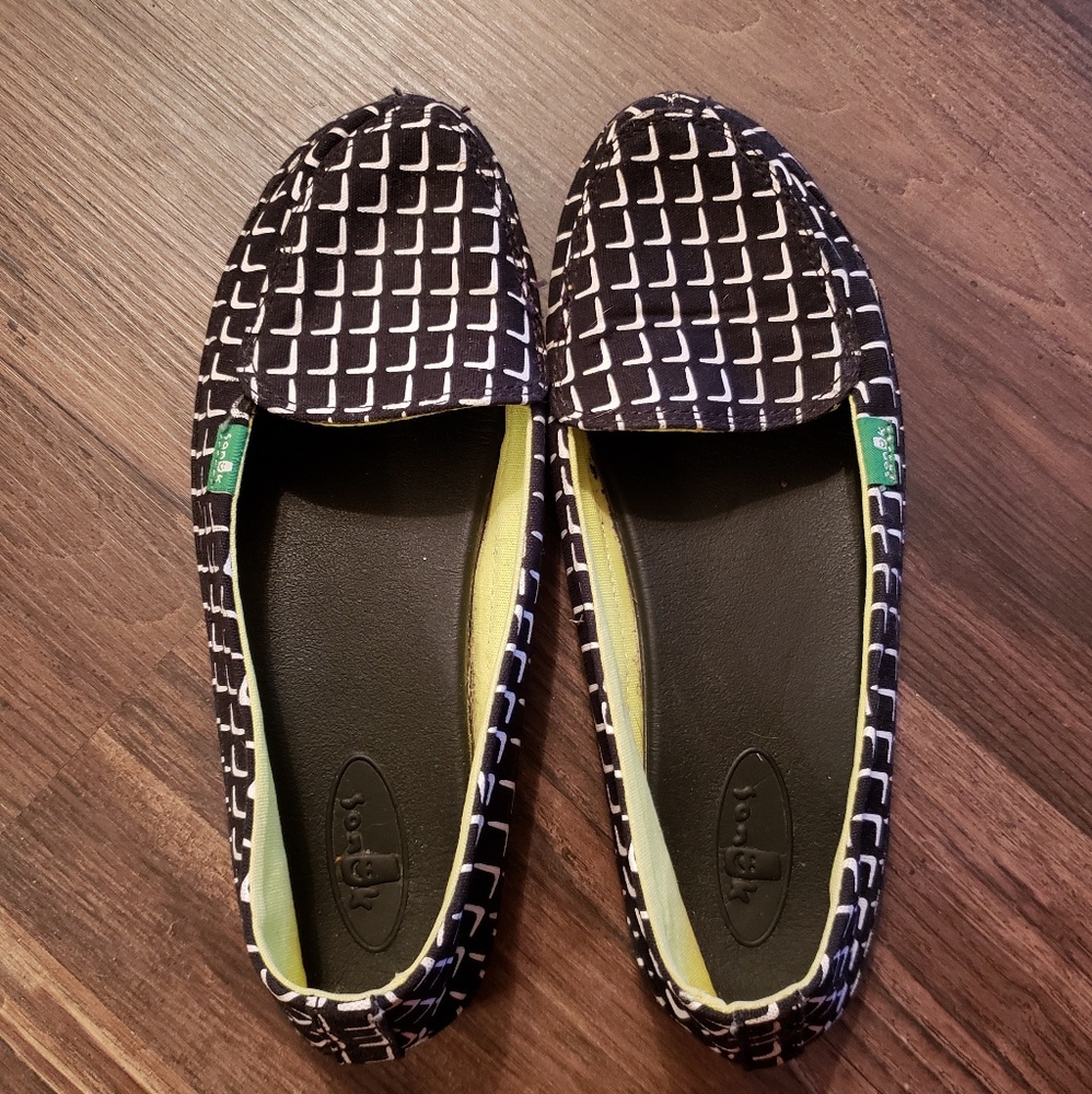 Sanuk women's flats size 7